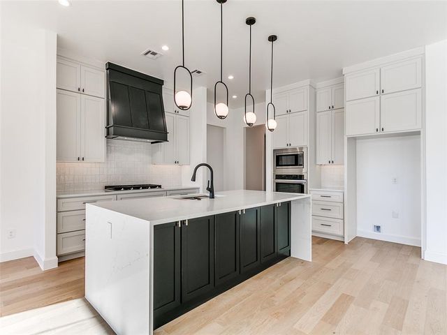 10108 SW 25th Court, Yukon, OK 73099