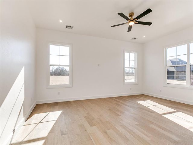 10108 SW 25th Court, Yukon, OK 73099