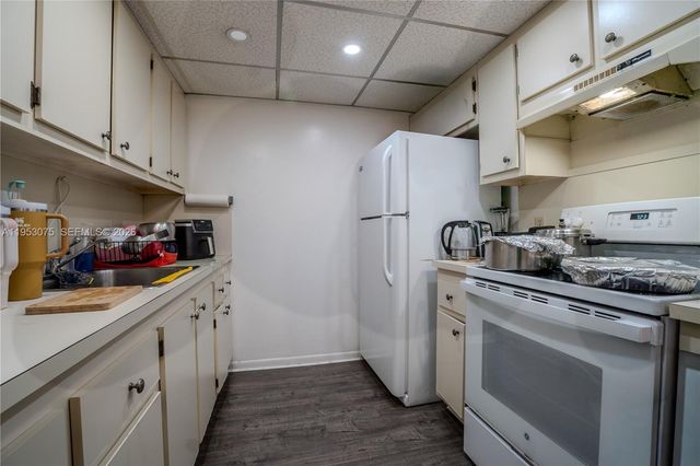 251 SW 134th Way 302M, Pembroke Pines, FL 33027