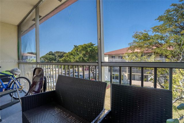 251 SW 134th Way 302M, Pembroke Pines, FL 33027