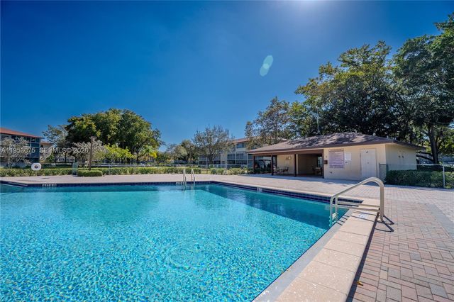 251 SW 134th Way 302M, Pembroke Pines, FL 33027