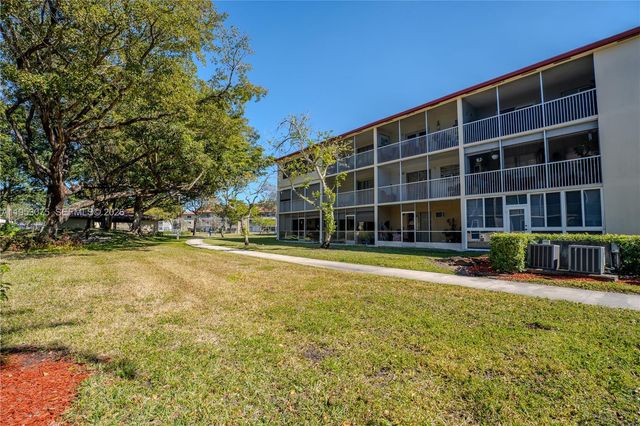 251 SW 134th Way 302M, Pembroke Pines, FL 33027