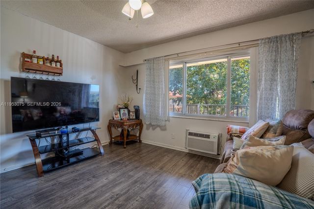 251 SW 134th Way 302M, Pembroke Pines, FL 33027