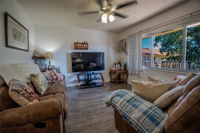 251 SW 134th Way 302M, Pembroke Pines, FL 33027