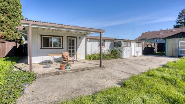 3620 Gross Road, Santa Cruz, CA 95062