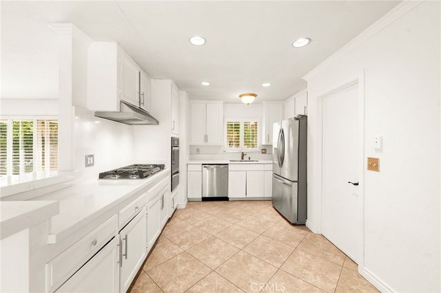 20401 Somerville Lane, Huntington Beach, CA 92646
