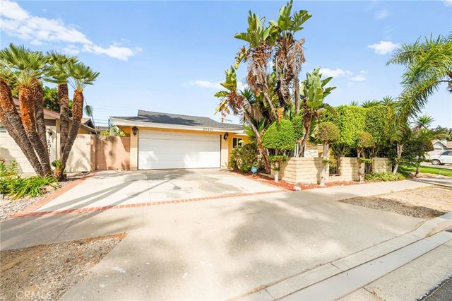 20401 Somerville Lane, Huntington Beach, CA 92646