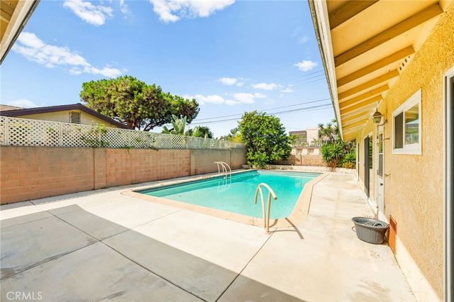 20401 Somerville Lane, Huntington Beach, CA 92646