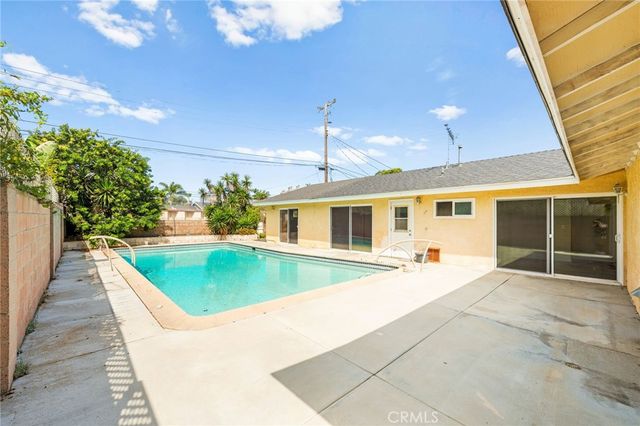 20401 Somerville Lane, Huntington Beach, CA 92646