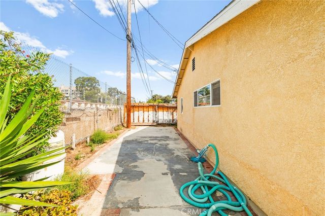 20401 Somerville Lane, Huntington Beach, CA 92646