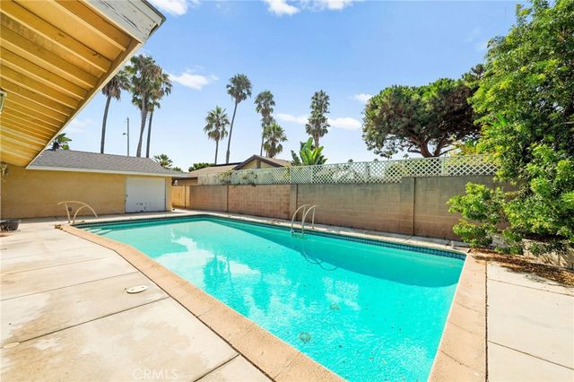 20401 Somerville Lane, Huntington Beach, CA 92646