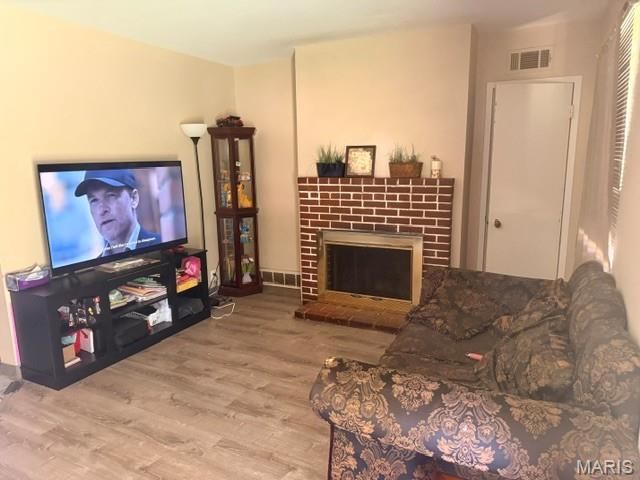 1957 Park Lane, St Louis, MO 63136