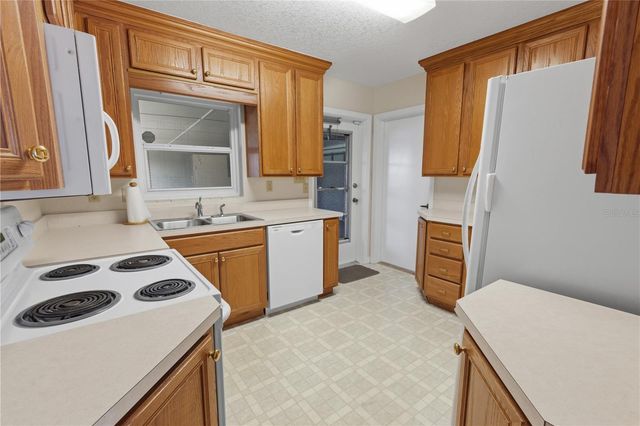 2425 BURNS AVENUE, Lake Wales, FL 33898
