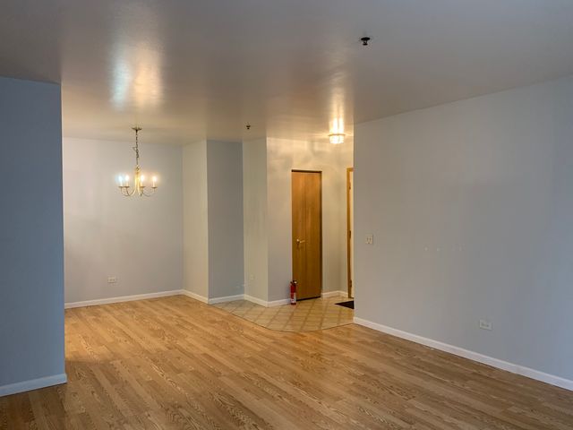 881 Swift Road 206, Addison, IL 60101