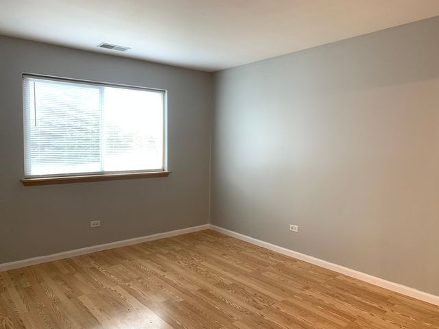 881 Swift Road 206, Addison, IL 60101