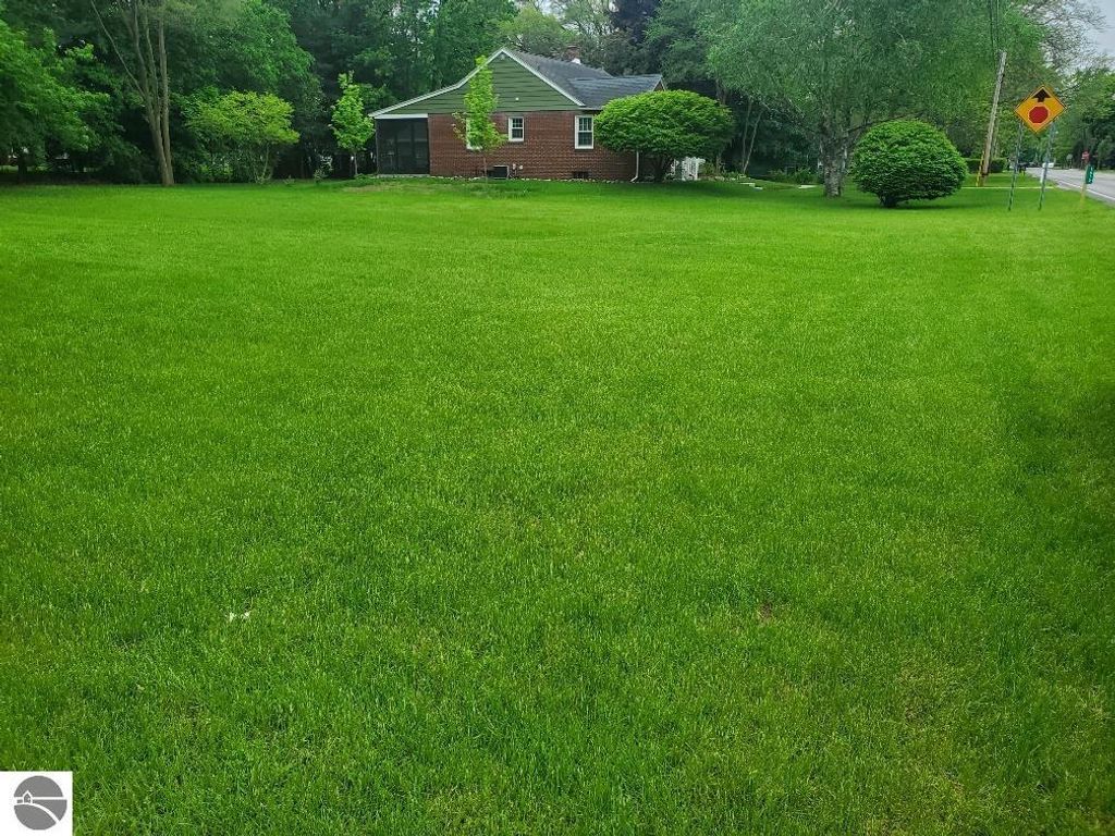 Image 3 of property listing at 1616 E High Street, Mt Pleasant, MI 48858