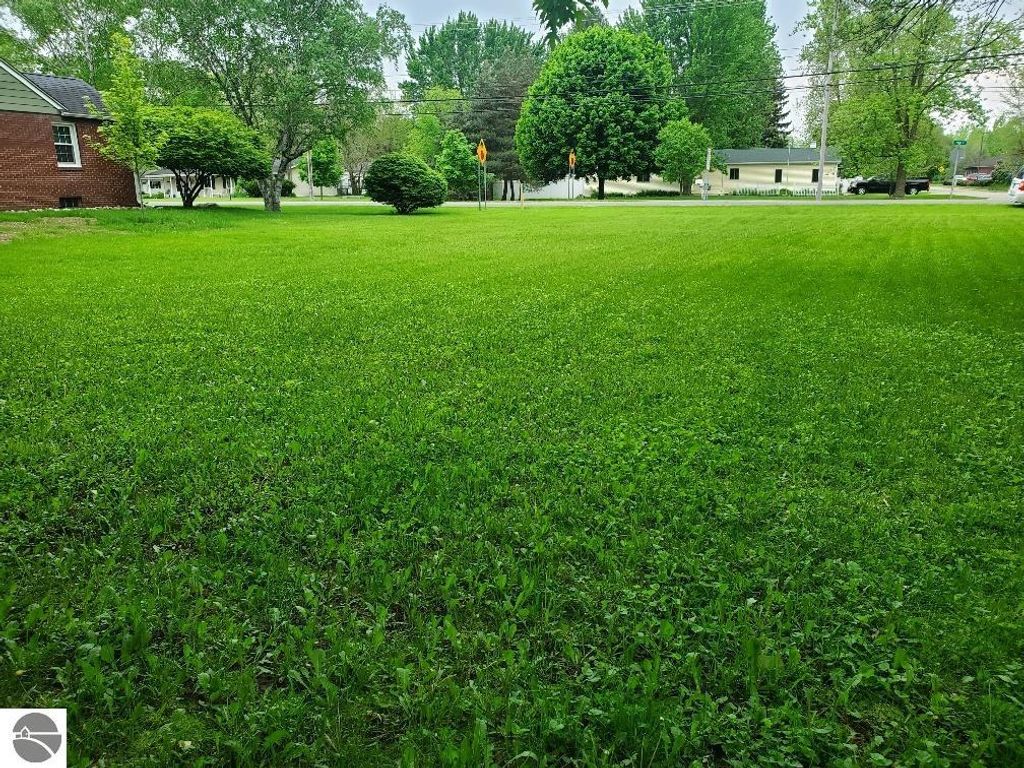 Image 4 of property listing at 1616 E High Street, Mt Pleasant, MI 48858