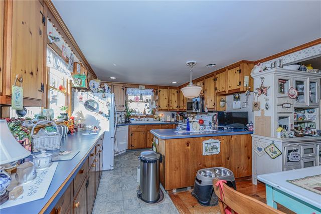 225 Old Mill Lane, Portsmouth, RI 02871