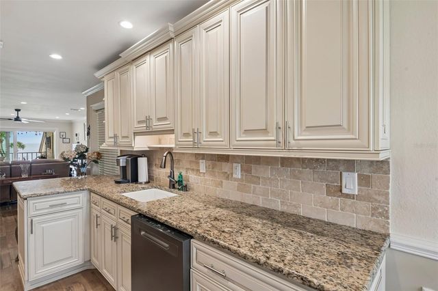7300 SUNSHINE SKYWAY LANE 206, St Petersburg, FL 33711