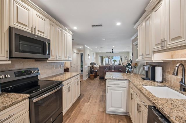 7300 SUNSHINE SKYWAY LANE 206, St Petersburg, FL 33711