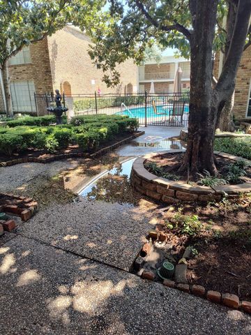 2201 Fountain View Drive W 14J, Houston, TX 77057