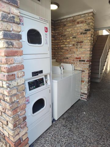 2201 Fountain View Drive W 14J, Houston, TX 77057