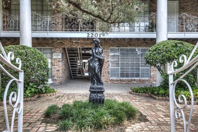 2201 Fountain View Drive W 14J, Houston, TX 77057