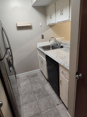 2201 Fountain View Drive W 14J, Houston, TX 77057