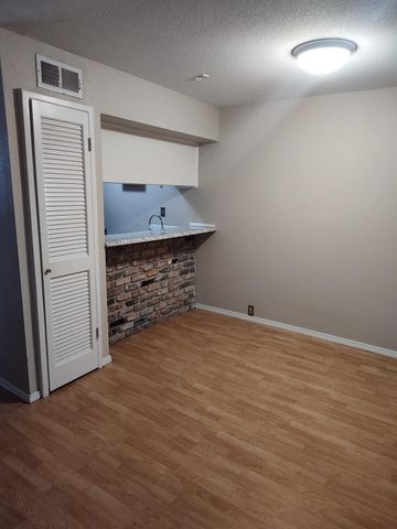 2201 Fountain View Drive W 14J, Houston, TX 77057