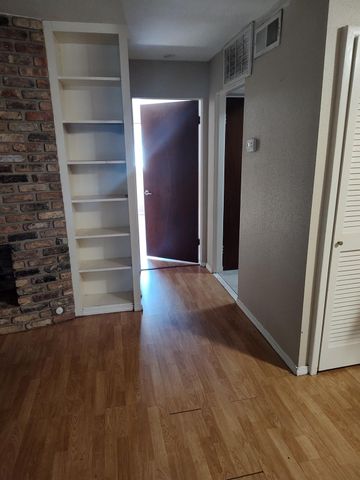 2201 Fountain View Drive W 14J, Houston, TX 77057