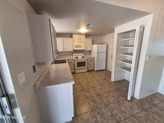 2530 W Vereda De Gente, Tucson, AZ 85746