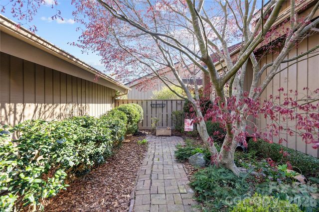 5120 Dunes Court, Charlotte, NC 28226