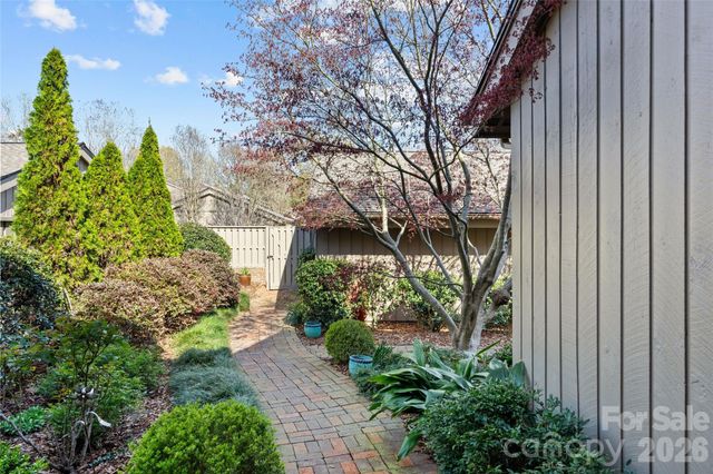 5120 Dunes Court, Charlotte, NC 28226