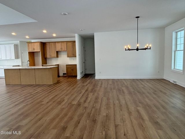 15 Eastpointe Drive, Wilton, NY 12866