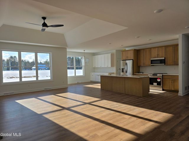 15 Eastpointe Drive, Wilton, NY 12866