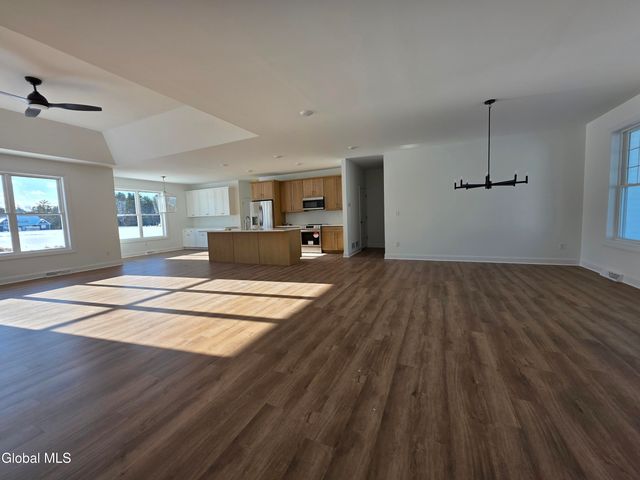 15 Eastpointe Drive, Wilton, NY 12866