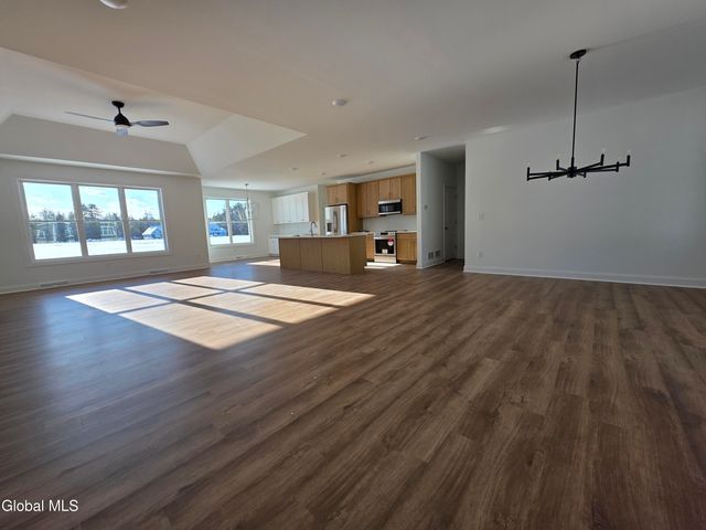 15 Eastpointe Drive, Wilton, NY 12866