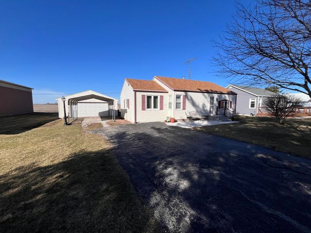 7383 E Chiniquy Street, St. Anne, IL 60964