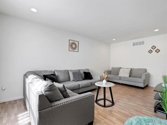2775 Winding Valley Drive, Fenton, MO 63026