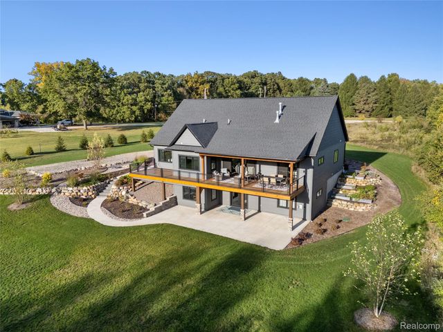 1920 Woodcreek Drive, Brighton Township, MI 48114