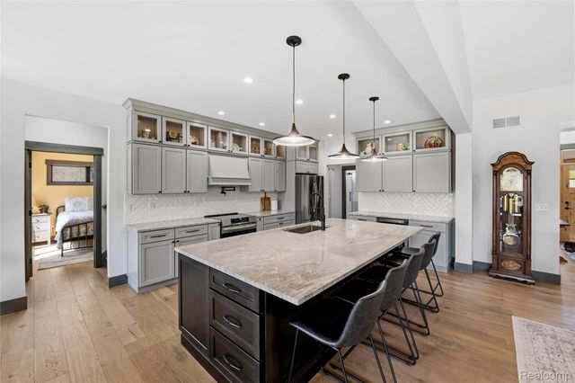 1920 Woodcreek Drive, Brighton Township, MI 48114