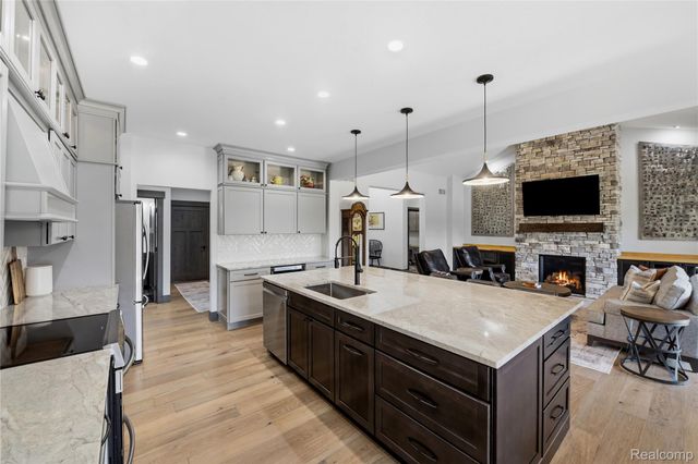 1920 Woodcreek Drive, Brighton Township, MI 48114