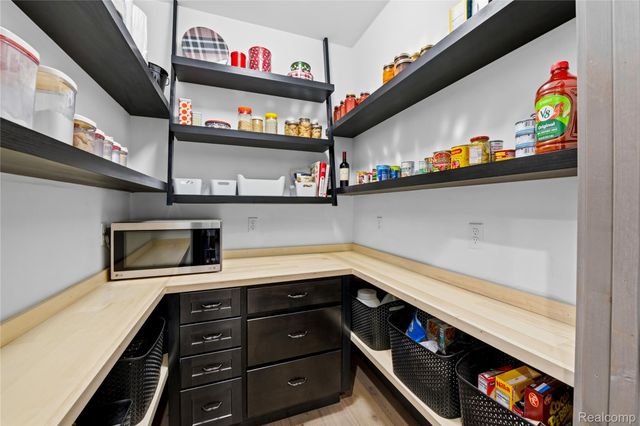 1920 Woodcreek Drive, Brighton Township, MI 48114