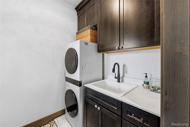 1920 Woodcreek Drive, Brighton Township, MI 48114