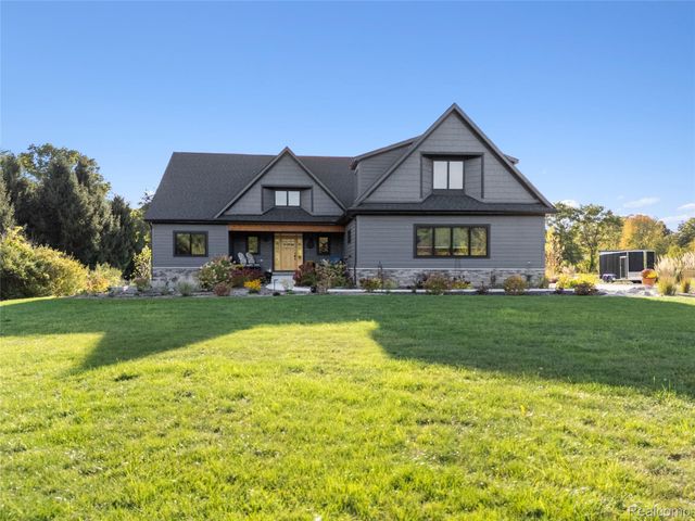 1920 Woodcreek Drive, Brighton Township, MI 48114