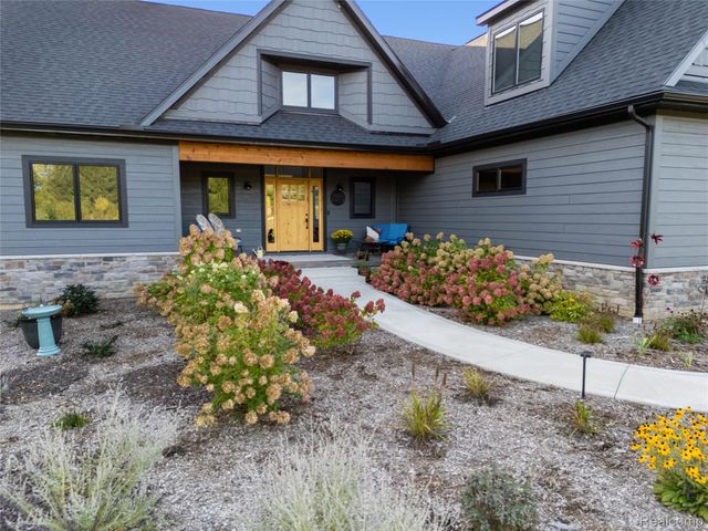 1920 Woodcreek Drive, Brighton Township, MI 48114