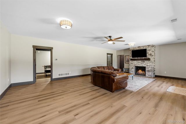 1920 Woodcreek Drive, Brighton Township, MI 48114