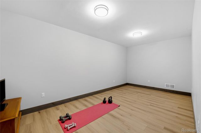 1920 Woodcreek Drive, Brighton Township, MI 48114