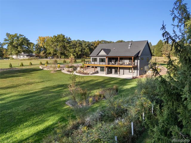 1920 Woodcreek Drive, Brighton Township, MI 48114