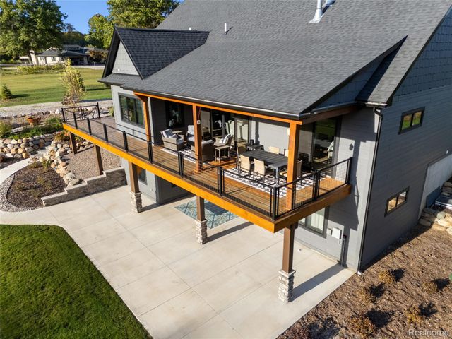 1920 Woodcreek Drive, Brighton Township, MI 48114